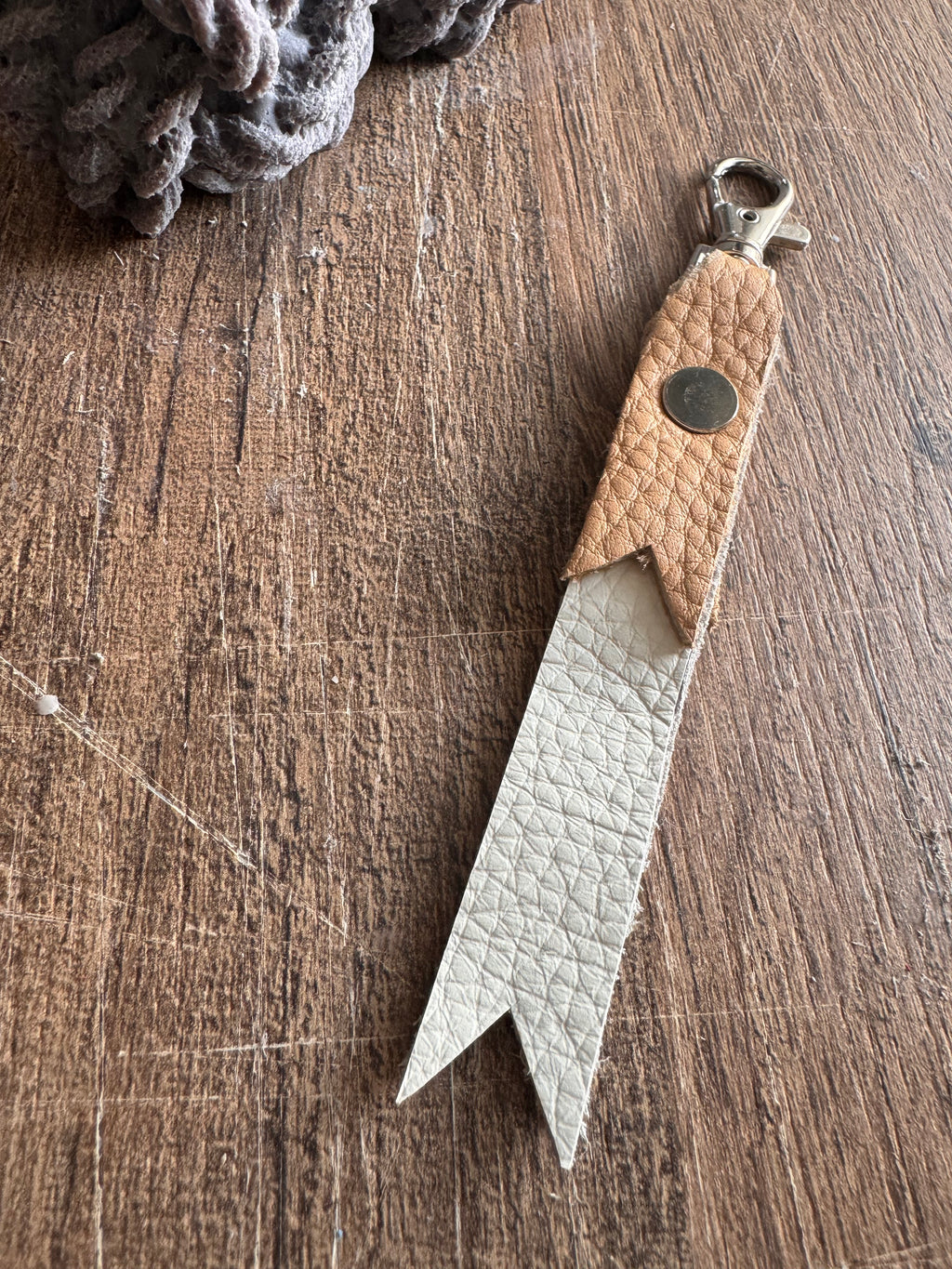 Ginnie Handmade Leather Keychain White & Taupe